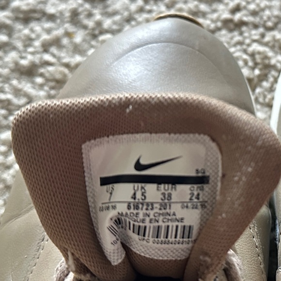 This is a unique Nike sneakers  ! - Picture 7 of 7